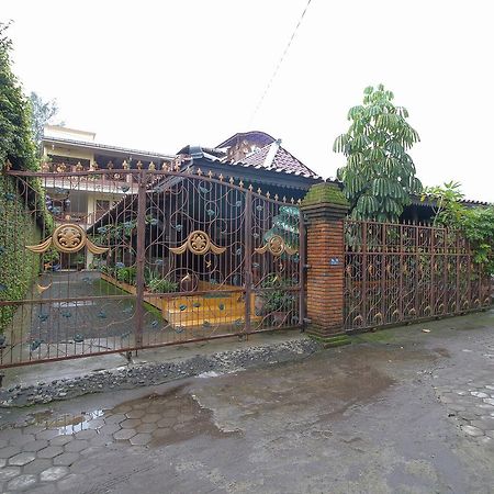 红多兹Plus酒店-玛古沃 Kalasan 外观 照片